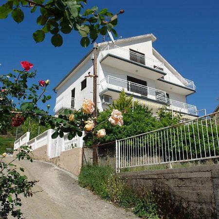 Wisteria Hotel Тиват Екстериор снимка