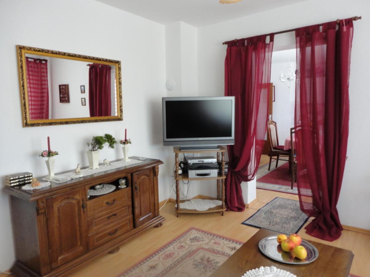 Wisteria Hotel Тиват Екстериор снимка