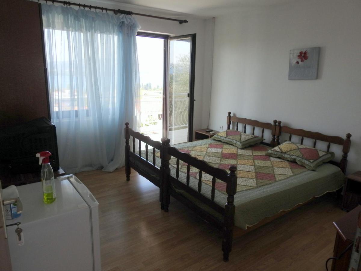 Wisteria Hotel Тиват Екстериор снимка