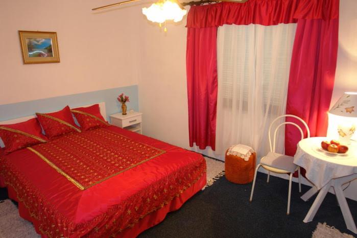 Wisteria Hotel Тиват Екстериор снимка