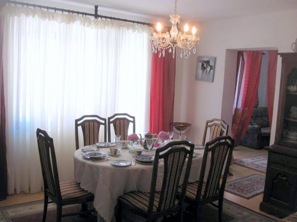 Wisteria Hotel Тиват Екстериор снимка