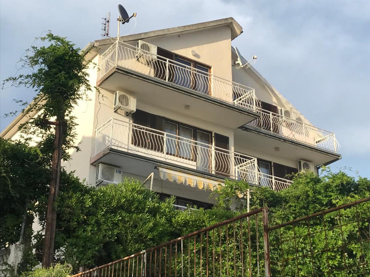 Wisteria Hotel Тиват Екстериор снимка