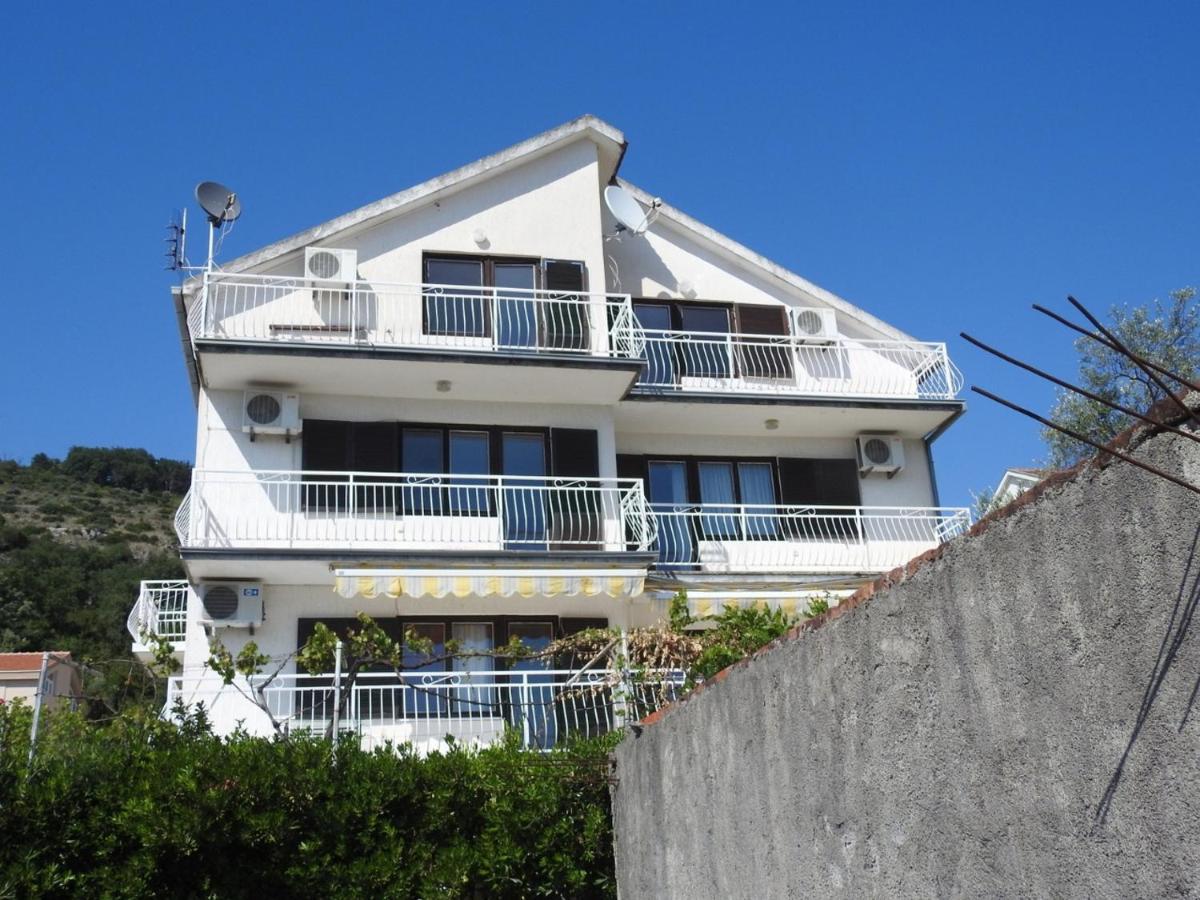 Wisteria Hotel Тиват Екстериор снимка